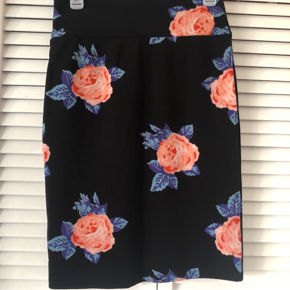 LuLaRoe Cassie Pencil Skirt Womens Small black Primary Floral Flowers Print NWT - Picture 3 of 7